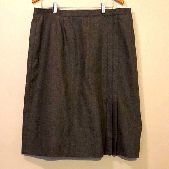 Lane Bryant 18 1/2 wool, semi pleated lined skirt. Excellent condition - Picture 1 of 6